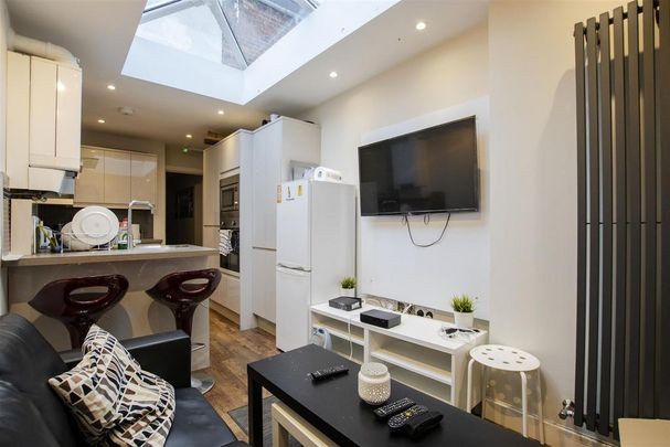 5 bedroom house to rent - Photo 1