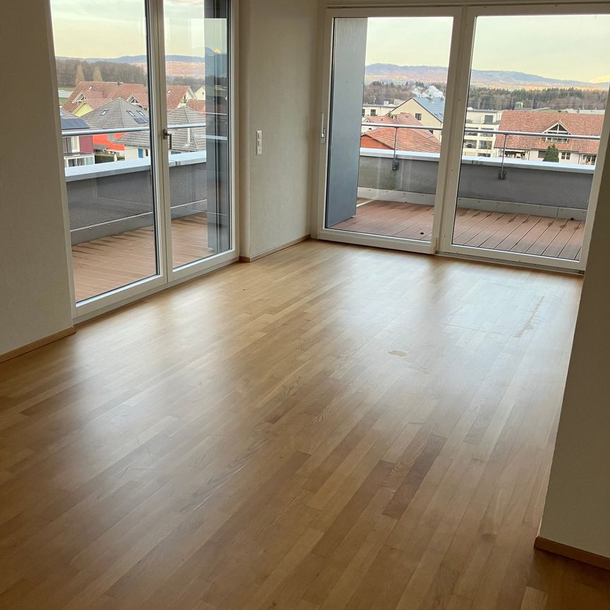 Grosszügige 7.5-Zimmer-Dachwohnung mit Panoramablick in Auw - Photo 1