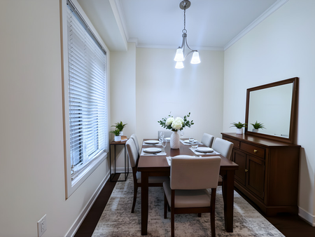 $2,499 / 2 br / 2.5 ba / 100- 590 North Service rd - Photo 4