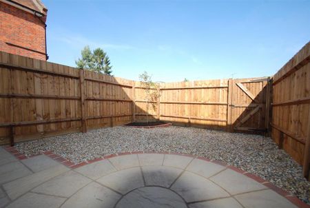 2 bedroom end of terrace house to rent - Photo 3