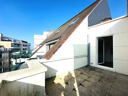 Lichtrijke penthouse met 2 terrassen in het Zoute! - Photo 2