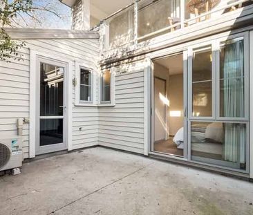 Stylish 3BR Townhouse in Sydenham - Photo 1