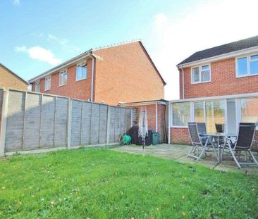 3 bedroom semi-detached house to rent - Photo 2