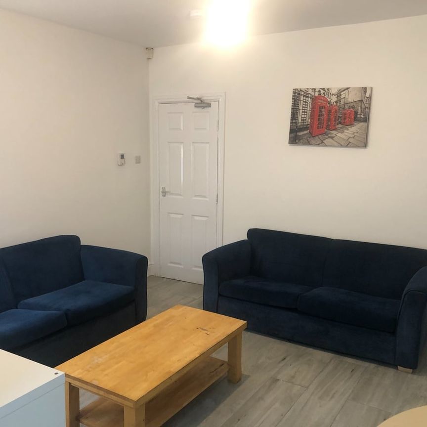 6 Bed Terraced House, Osmaston Street, NG7 - Photo 1