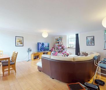 2 bedroom flat to rent - Photo 2