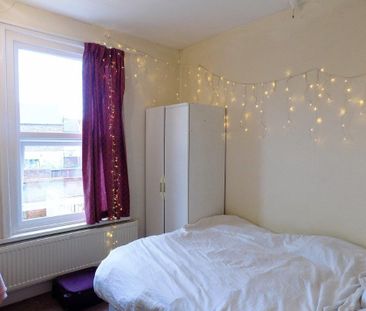 4 bedroom terraced house to rent - Photo 4