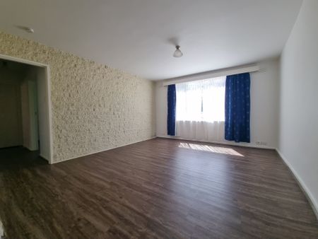 Clean Two Bedroom Ground Floor Apartment in Perfect Location - Photo 3