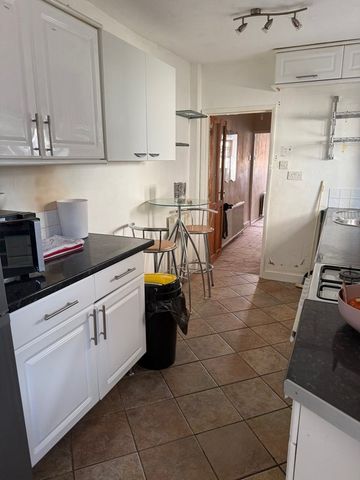 Room in a Shared House, Edgehill Street, RG1 - Photo 4