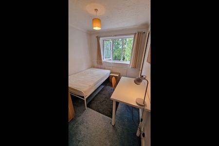 4 Bed Terraced House, Highcrown Mews, SO17 - Photo 3