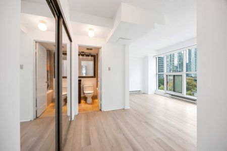 For Lease - 77 Harbour Square Unit# 702, Toronto, Ontario - Photo 3