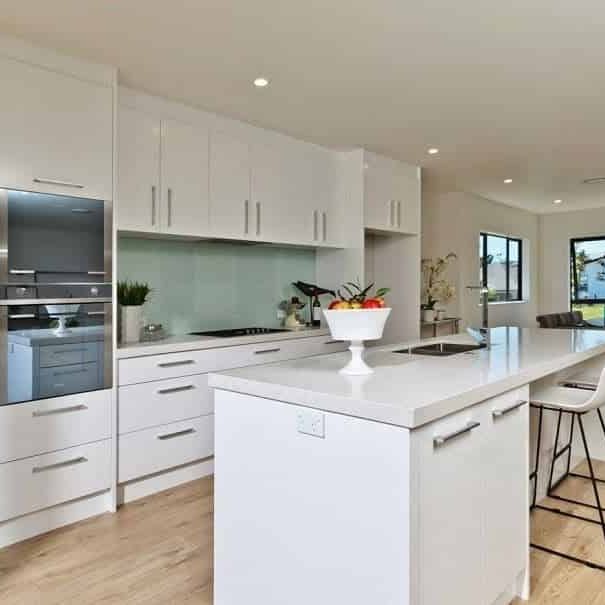 Large family home with pergola deck - Photo 1