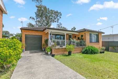 Lovely 3 Bedroom Renovated House in a Central Location&period; - Photo 2