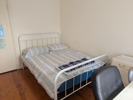 4-bedroom shared house / townhouse, Monaro court - Photo 5