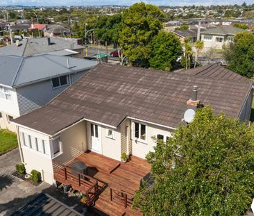 Comfort, Space & Convenience in a Prime Location - Photo 4