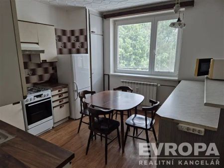 PRONÁJEM BYTU 3 + 1 + balkon + sklep - Photo 2