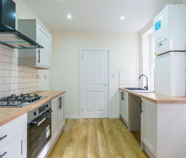 2 bedroom terraced house to rent - Photo 4