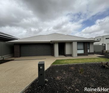 Beautiful 4-Bedroom Family Home in Aspire Estate! - Photo 4