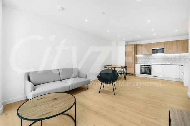 37 Clarendon Road, Watford - Photo 1