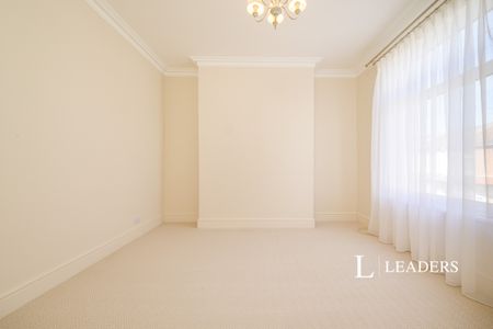 3 bedroom house to rent Pains Road, PO5 - Photo 4