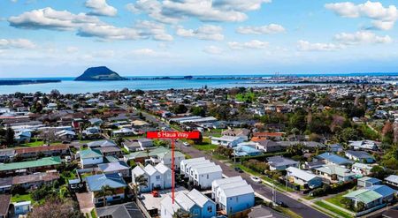 Low Maintenance Beauty - Photo 3