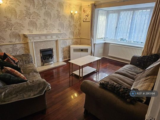 4 bedroom detached house to rent - Photo 1