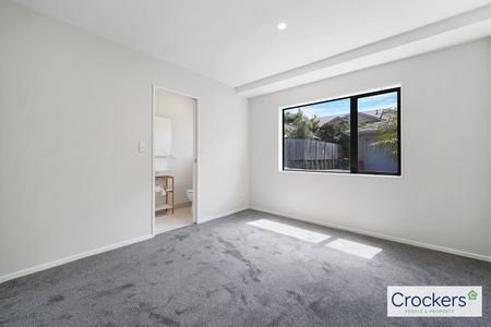 Pet friendly 4 Bedroom + 2 Bathroom Family home at Glen Eden - Photo 4