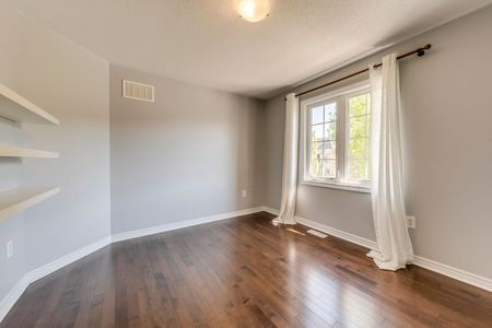 For Lease - 3231 Skipton Lane, Oakville, Ontario - Photo 3