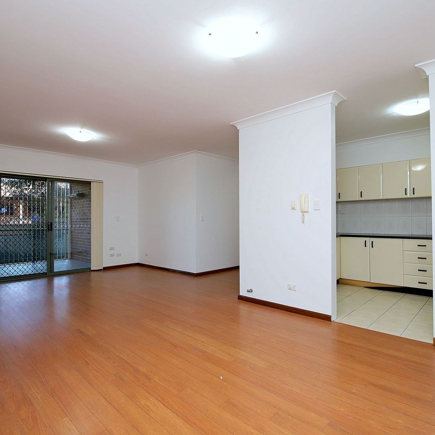Ground floor 3 bedroom unit - Photo 1