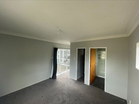 Feilding - 3 Bedrooms - Photo 5