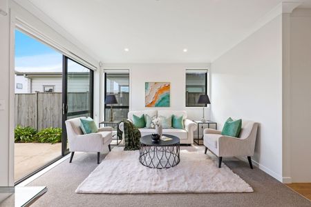 Modern, Sleek & Perfectly Positioned - Photo 2