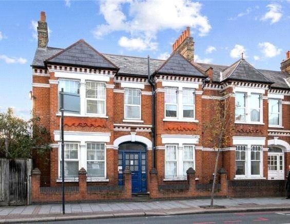 Tooting Bec, London, SW17 flat to rent - Photo 1