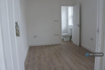 2 bedroom semi-detached house to rent - Photo 2
