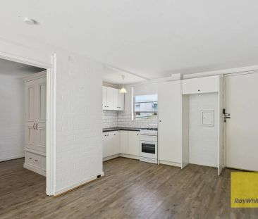 Well Presented Apartment Right Near UWA - Unfurnished - Photo 5