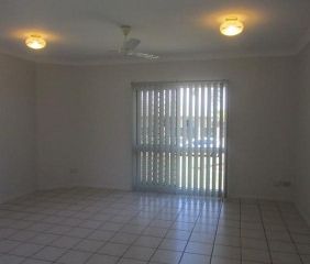 FAMILY LIVING – MT LOUISA - Photo 2