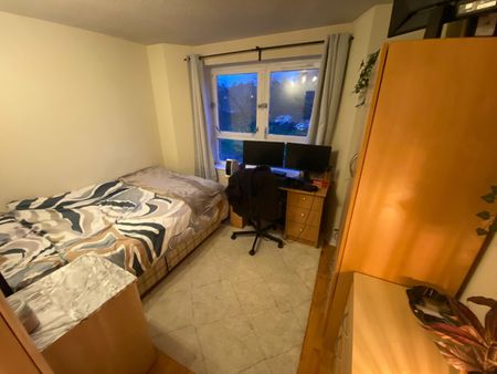 3 Bed Flat, Grove Park Street, G20 - Photo 2