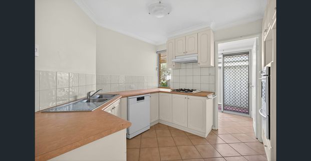 Light & Leafy Villa Bedford - Photo 1