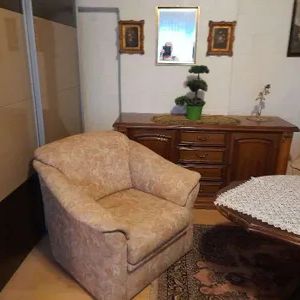 Kleine Wohnung in einem Haus mit großen Garten - Foto 1