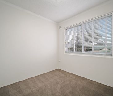 Vibrant 2 Bedroom Unit in Leichhardt - Photo 2