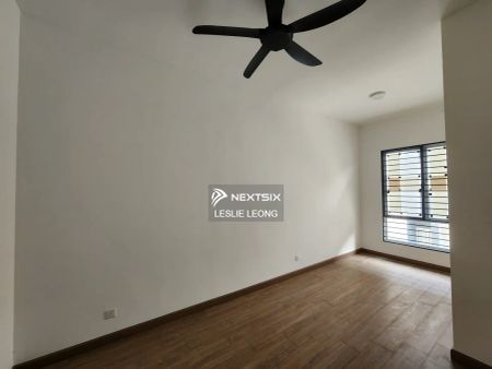 Partly Furnished 2 storey Garland Residence Kota Emerald Rawang For Rent - Photo 2