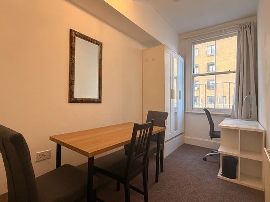 Room in a Shared Flat, Cromwell Road, SW7 - Photo 1