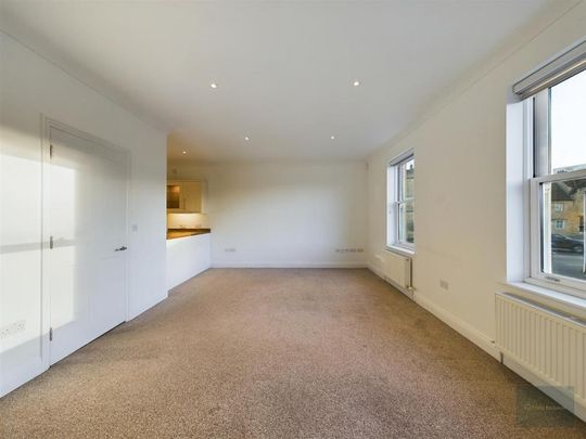 2 bedroom maisonette to rent - Photo 1