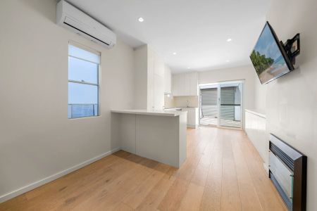 Stylish Single-Level Semi in the Heart of Bondi Junction - Photo 4