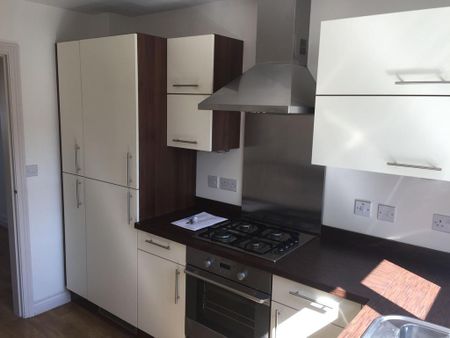 2 bedroom terraced house to rent - Photo 4