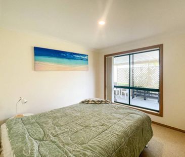 Beautiful Fully Furnished 3-Bedroom Home in Denhams Beach - Photo 6