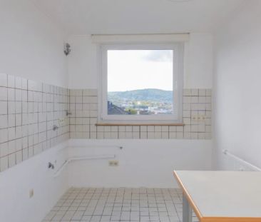 Renovierte ca. 69m² große 2-Zimmer-Dachgeschosswohnung mit Loggia a... - Foto 1