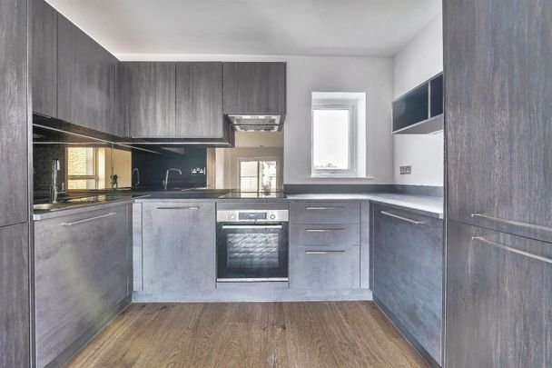 Fairhaven Drive, Reading, RG2 6BJ - Photo 1