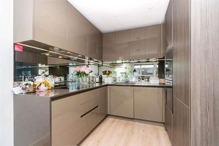 Compass Court, Smithfield Square, Hornsey, N8 - Photo 2