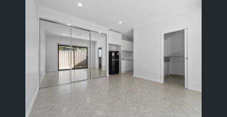 *** Private Room with Ensuite and Private Courtyard ~ All Utilities Included + Free Wi-Fi - Common Kitchen and Common Laundry Onsite - Photo 4