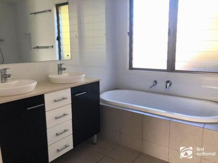 42 Vera Drive, Coffs Harbour - Photo 2