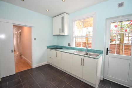 Third Cross Road Twickenham, Middlesex - 1 bedroomProperty for lettings - Chasebuchanan - Photo 5